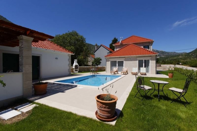 Villa Zupa with the swimming pool for renting