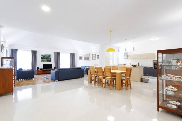 Open plan kitchen, dining area and living room on the ground floor in the Villa Zupa