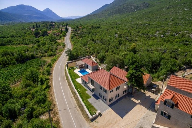 Villa Zupa at the foot of the mountain with its property